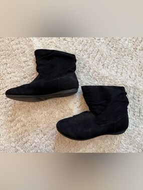 Faded Glory Girls Black Faux Suede Slouch Boots size 4 youth in EUC